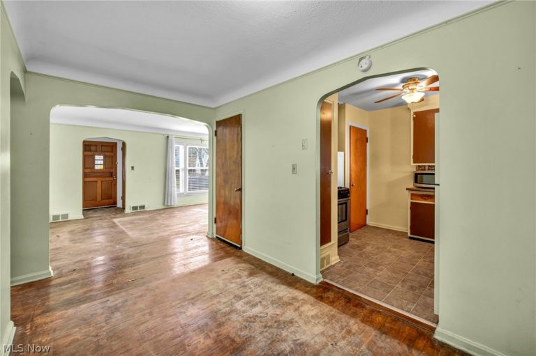 1227 Avondale Road, South Euclid, OH - Photo 5