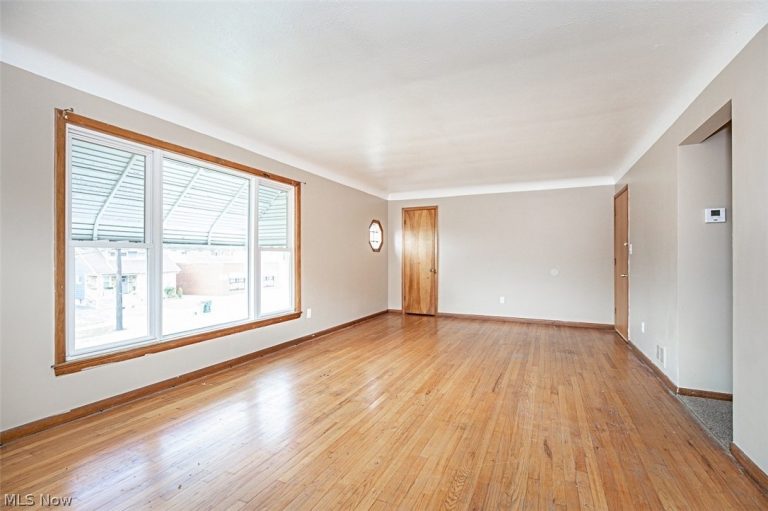 4633 Warner Road, Garfield Heights, OH - Photo 4
