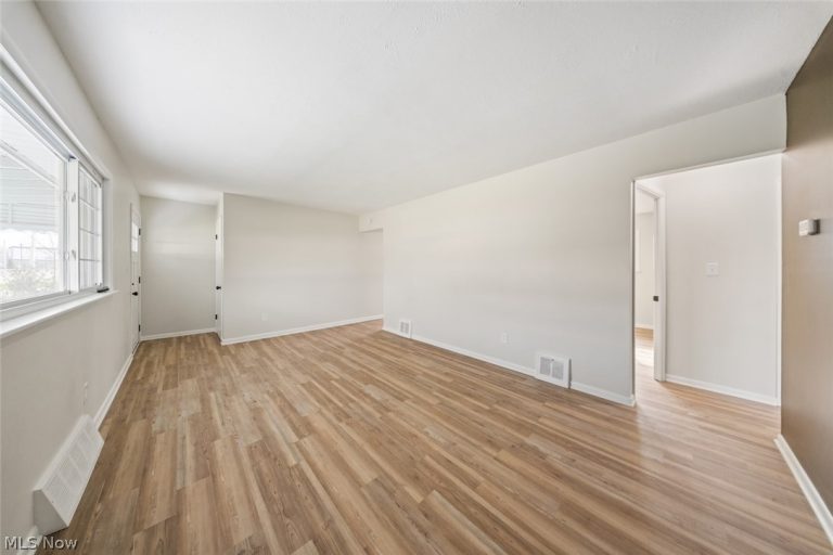 5850 Doris Drive, Brook Park, OH - Photo 8
