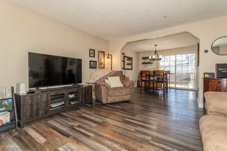5430 Oak Ridge Drive, Willoughby, OH - Photo 4