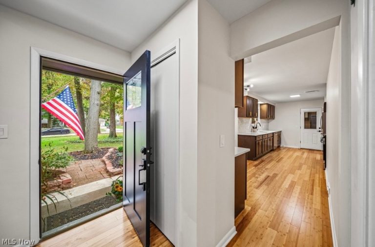 1066 Eastlawn Drive, Highland Heights, OH - Photo 4