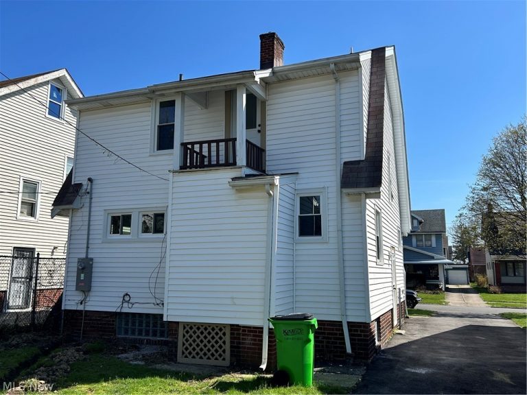 13623 Thornhurst Avenue, Garfield Heights, OH - Photo 3