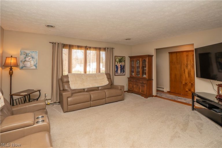 3878 Sprucehaven Street, Uniontown, OH - Photo 6