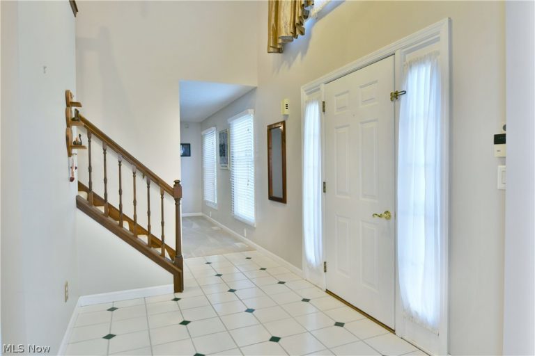 19 Spring Creek Drive, Cortland, OH - Photo 4
