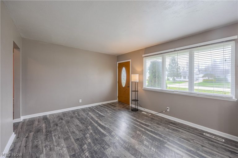 38355 Laura Drive, Eastlake, OH - Photo 2