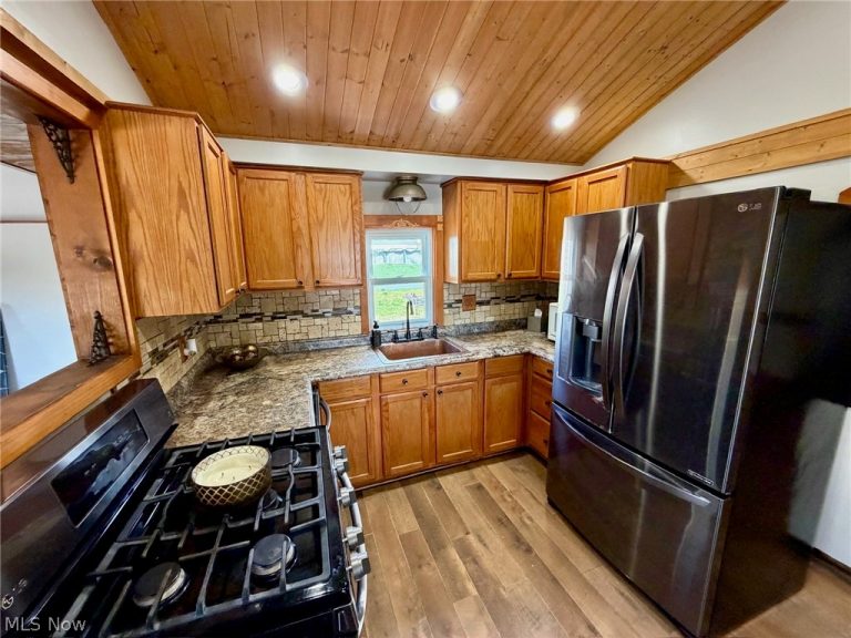 549 Perry Road, Tallmadge, OH - Photo 8