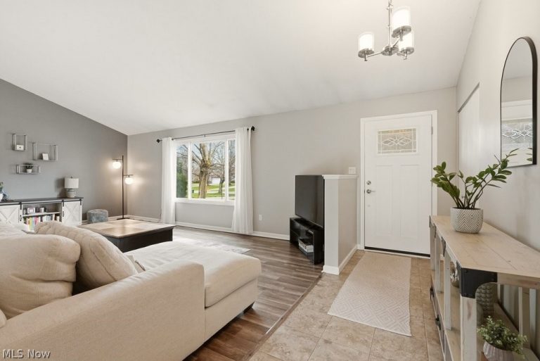 32430 Roundhead Drive, Solon, OH - Photo 2