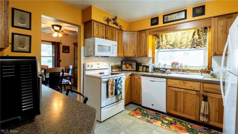 3720 Carl Street, Uniontown, OH - Photo 3
