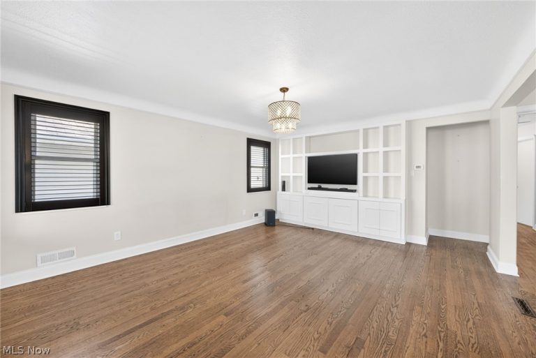 3105 155th Street, Cleveland, OH - Photo 4