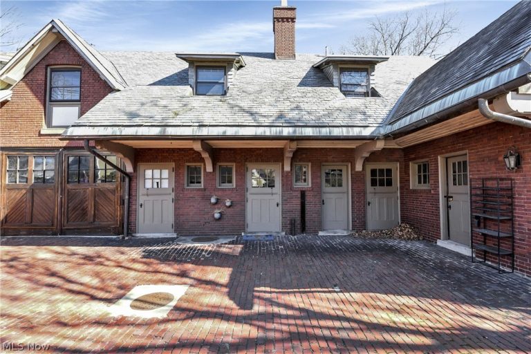 10 Hanna Lane, Bratenahl, OH - Photo 4