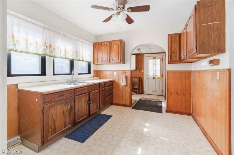 7705 Ravenna Avenue, Louisville, OH - Photo 8