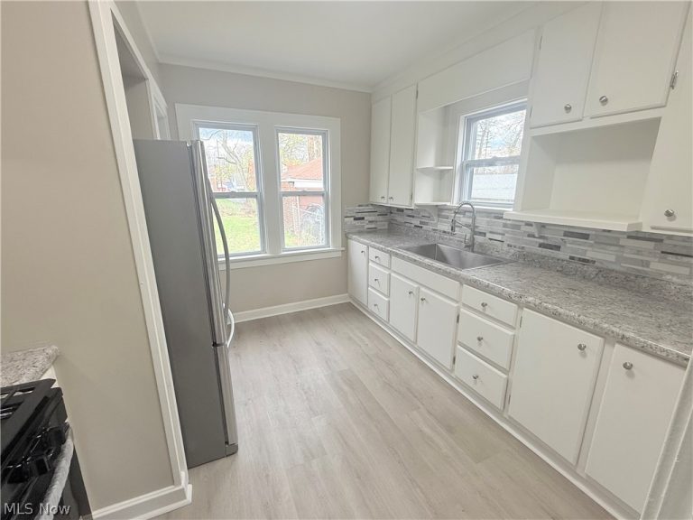 138 Roslyn, Youngstown, OH - Photo 5