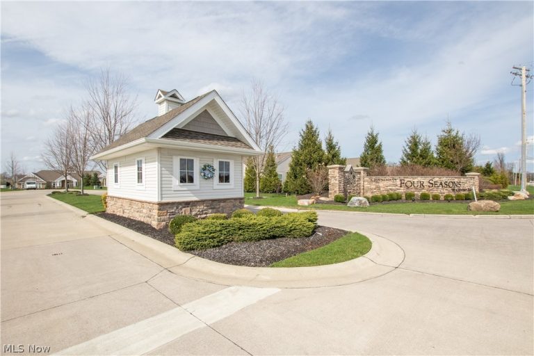 848 Cedar Crest Drive, Elyria, OH - Photo 2