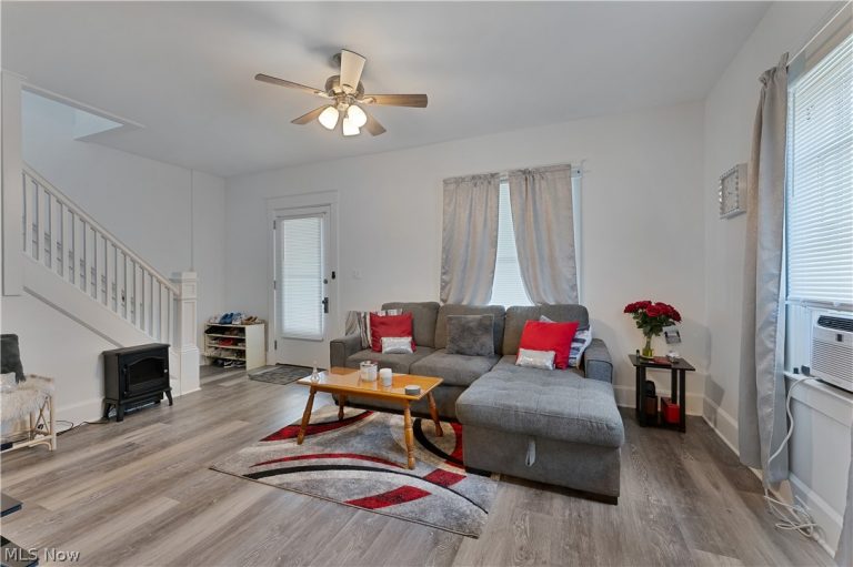 273 Maplewood Avenue, Struthers, OH - Photo 2