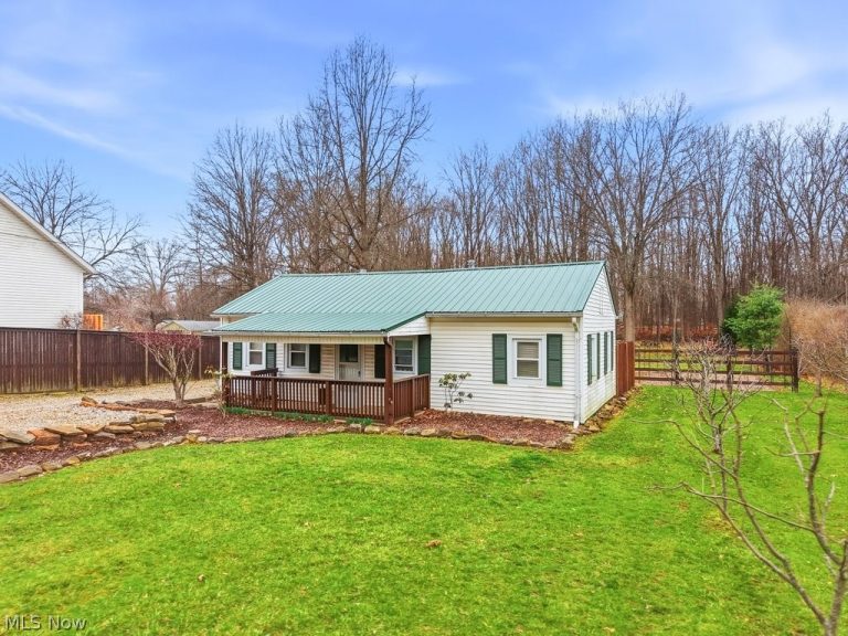121 Meadowridge Road, Mogadore, OH - Photo 4