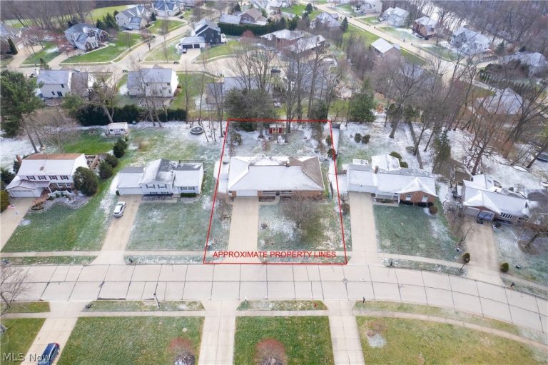 537 Park Ridge Drive, Munroe Falls, OH - Photo 2