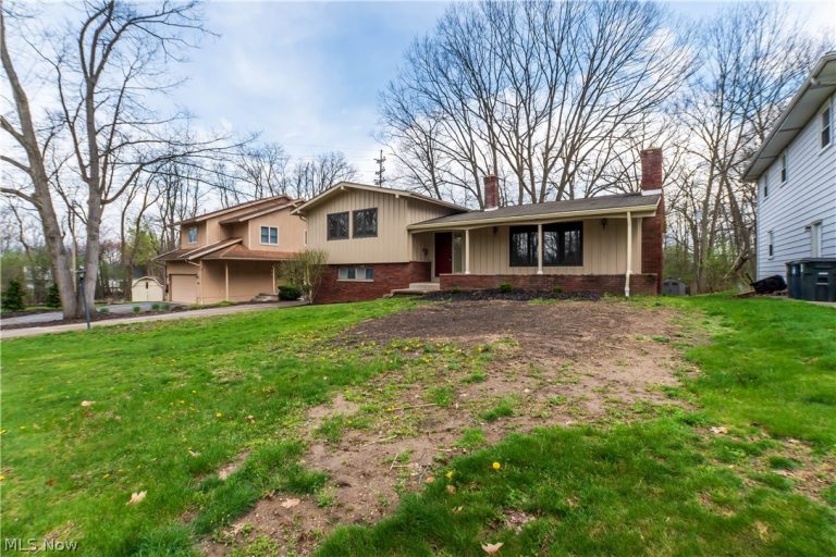 887 Delaware Avenue, Akron, OH - Photo 2