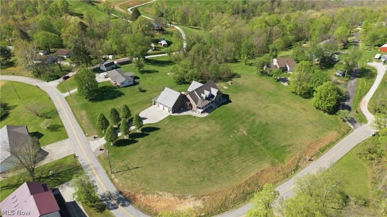 1384 Spider Ridge Road, Parkersburg, WV - Photo 3