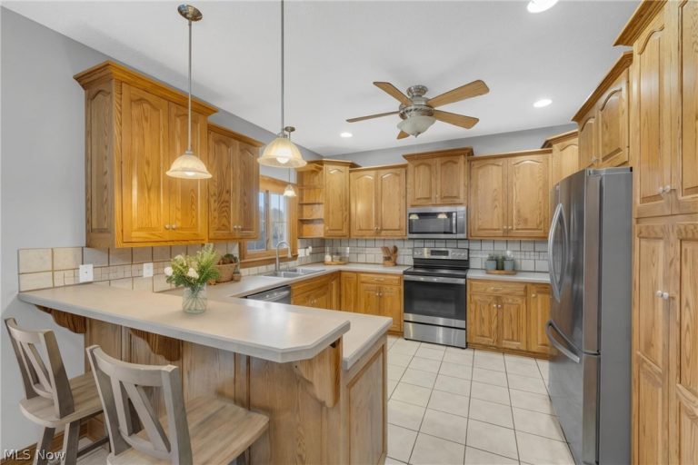 24235 Ridge Road, East Rochester, OH - Photo 4