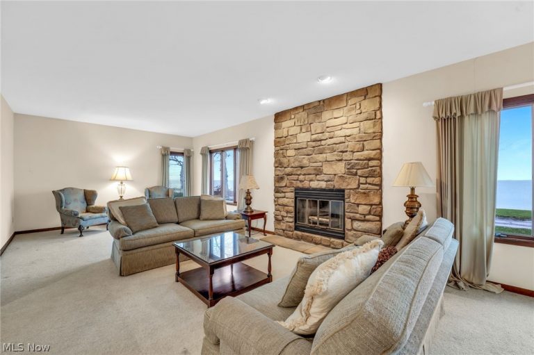 4502 Edgewater Drive, Sheffield Lake, OH - Photo 8