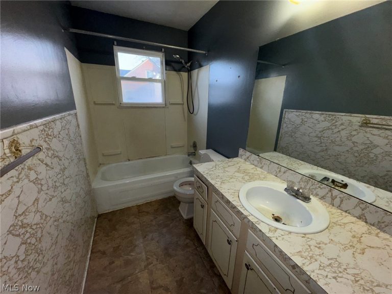 581 332nd Street, Eastlake, OH - Photo 8
