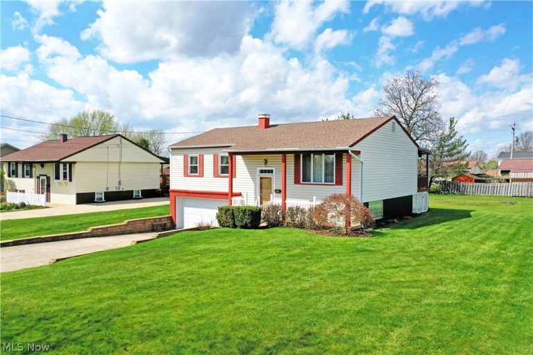 5682 Baylor Avenue, Austintown, OH - Photo 2
