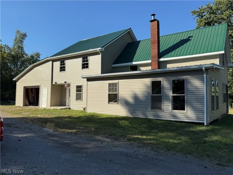 1939 Waterford Road, East Palestine, OH - Photo 2