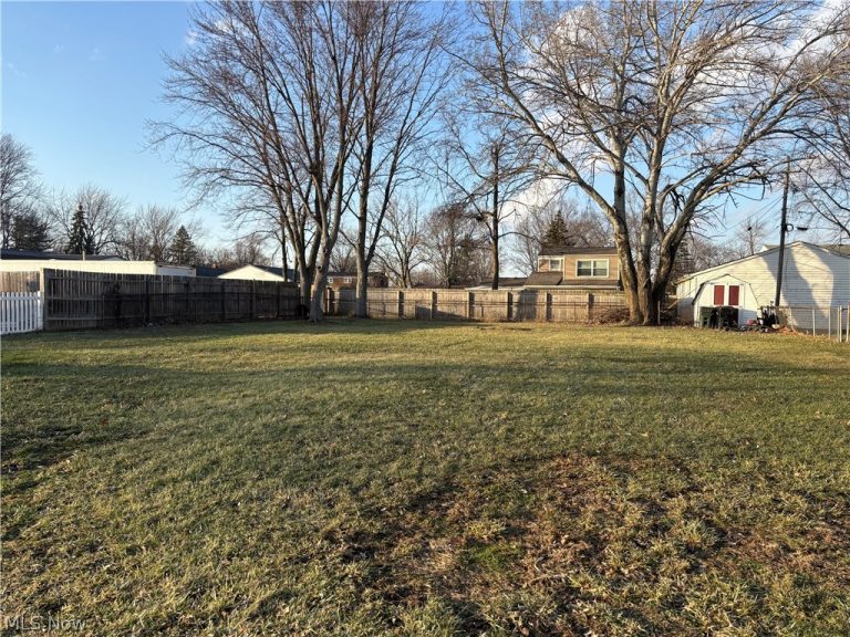 714 Hammer Court, Elyria, OH - Photo 2