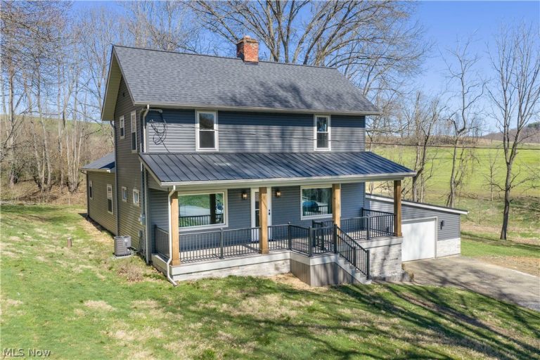 3689 Reichman Drive, Dover, OH - Photo 2