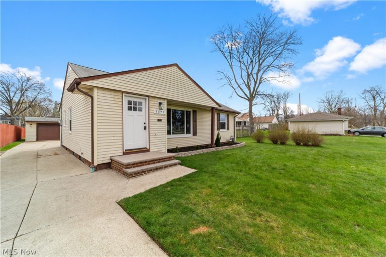 7377 Greenleaf Avenue, Parma, OH - Photo 2
