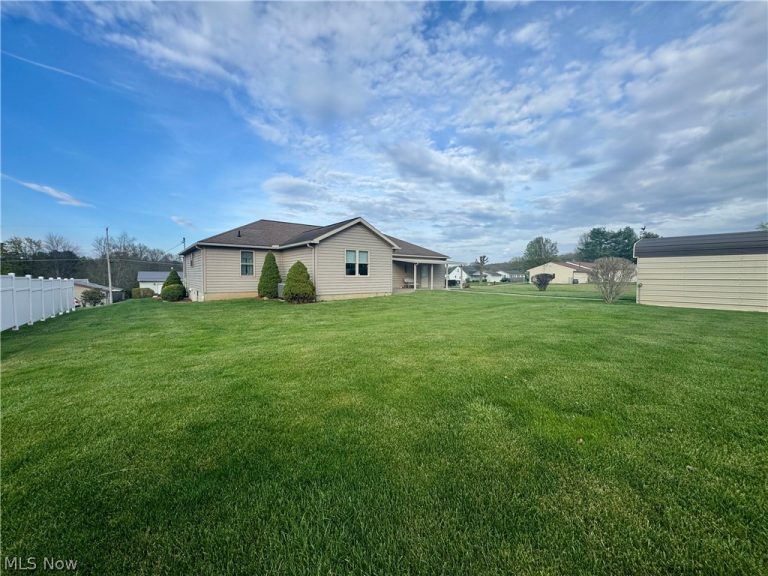 135 Meadow Lane, Parkersburg, WV - Photo 2