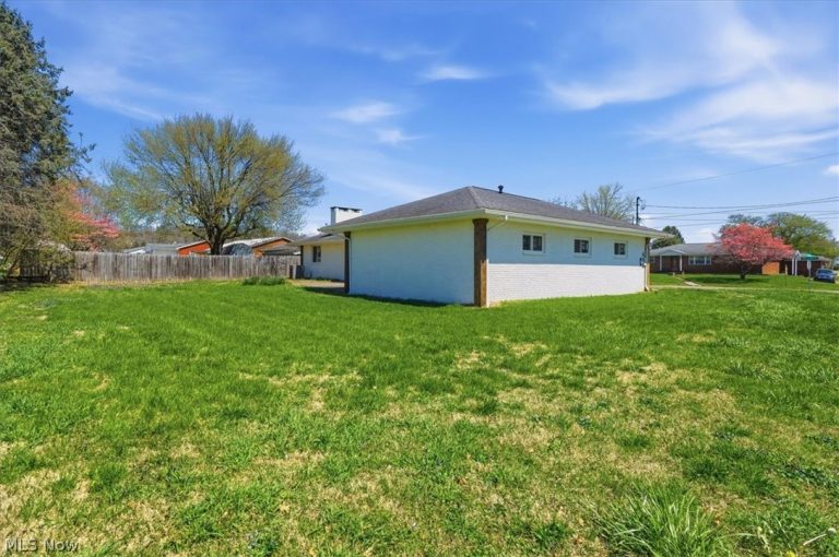 801 Westview Drive, Belpre, OH - Photo 4