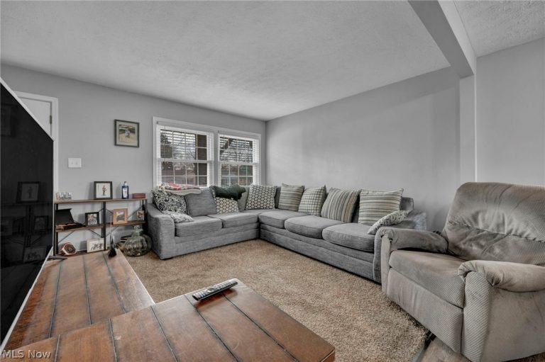 394 Hawkins Avenue, Akron, OH - Photo 6