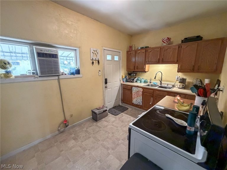 329 Summit Avenue, Steubenville, OH - Photo 8