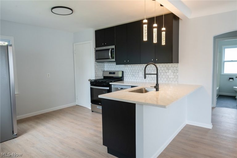 19200 Pasnow Avenue, Euclid, OH - Photo 4