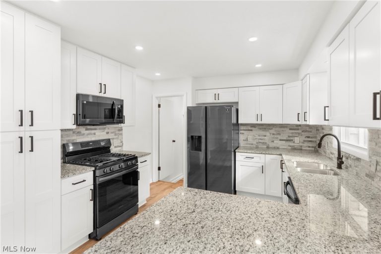 529 Warren Avenue, Niles, OH - Photo 5