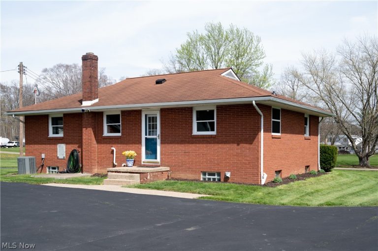 8345 Schubert Avenue, Alliance, OH - Photo 2