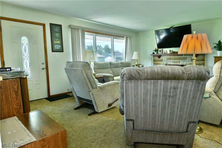 2548 Hilltop Drive, Poland, OH - Photo 8