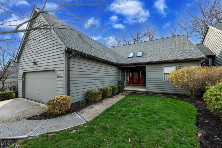 9096 Woodcrest Drive, Brecksville, OH - Photo 4