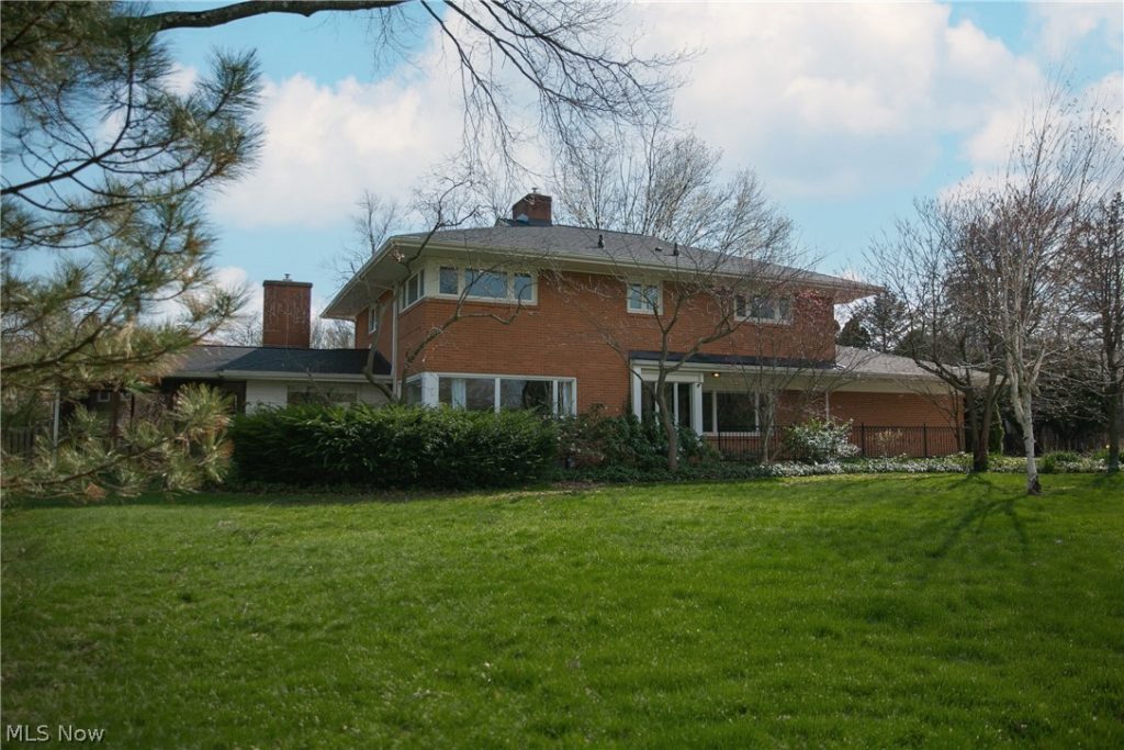 3224 Halsey Drive, Warren, OH