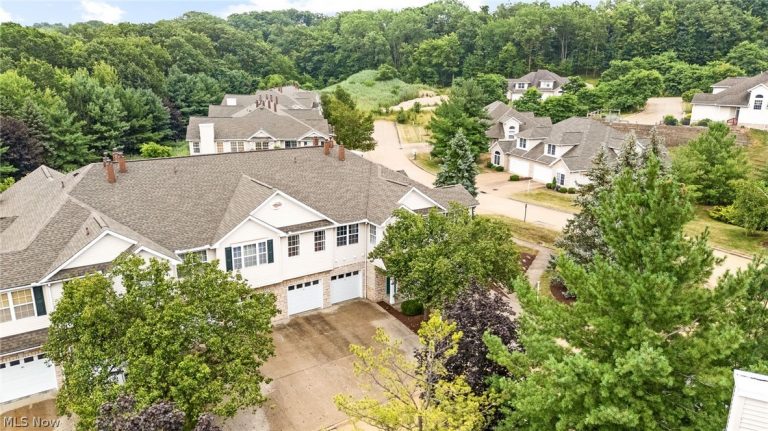 5200 Heather Field Circle #C2, Parma, OH - Photo 2