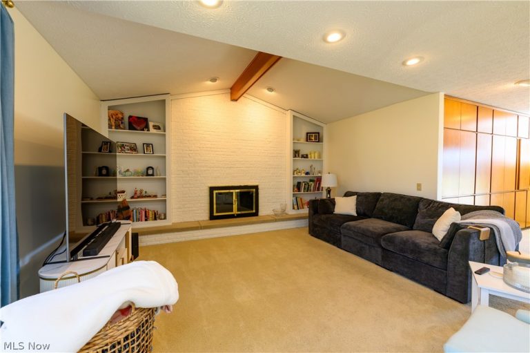 10483 Shale Brook Way, Strongsville, OH - Photo 8