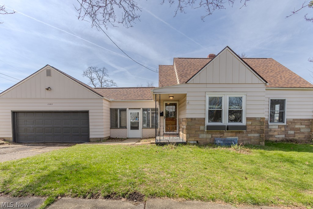 1582 Evergreen Avenue, Akron, OH