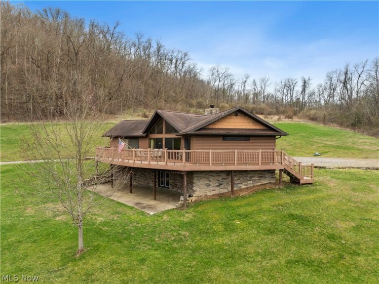 55575 Clover Ridge Road, Jacobsburg, OH - Photo 3