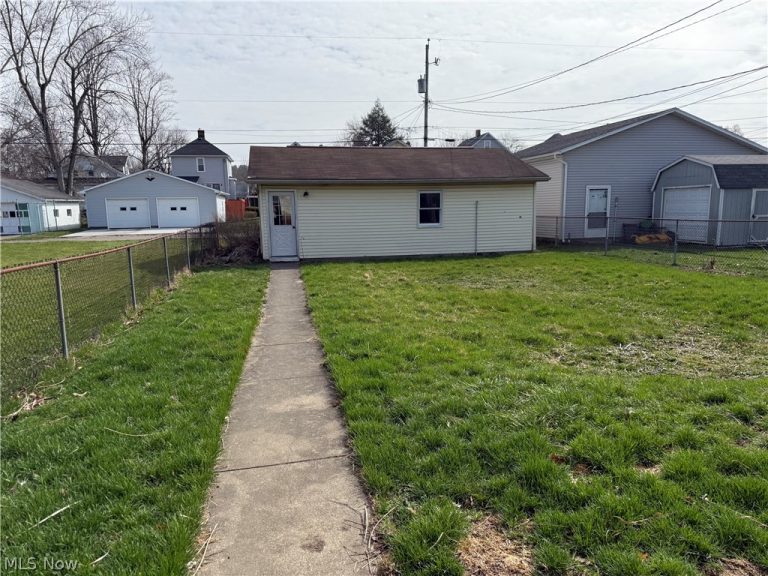 717 Dawson Street, Uhrichsville, OH - Photo 3