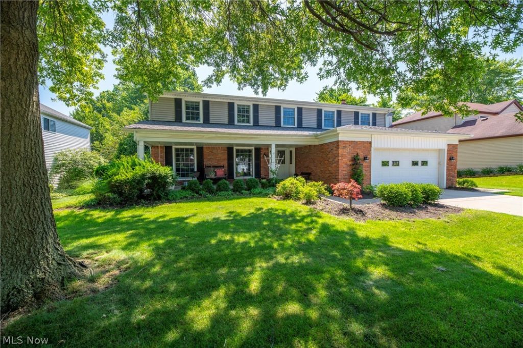 18211 Winchester Court, Strongsville, OH