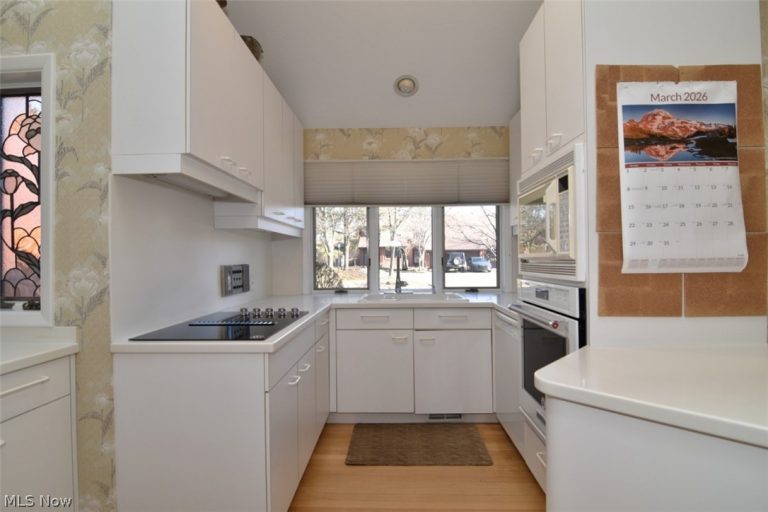 25844 Fairmount Boulevard, Beachwood, OH - Photo 8
