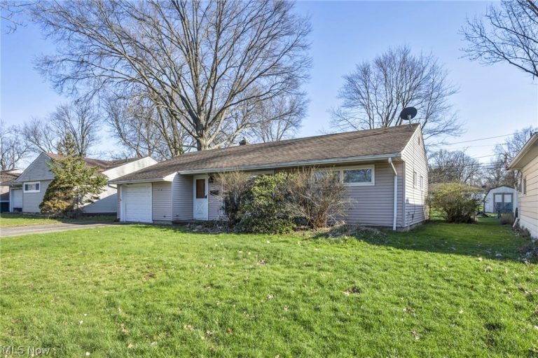 9019 Newkirk Drive, Parma Heights, OH - Photo 4