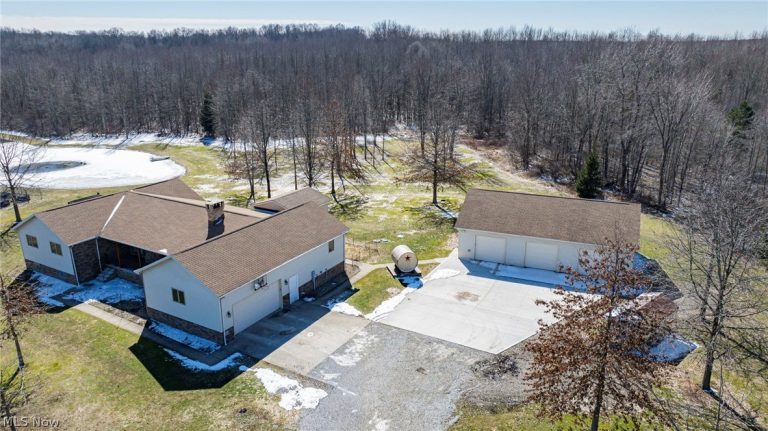 4852 White Road, Rock Creek, OH - Photo 3