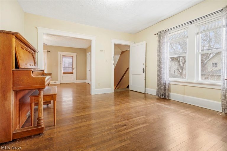 2112 Iris Court, Canton, OH - Photo 6